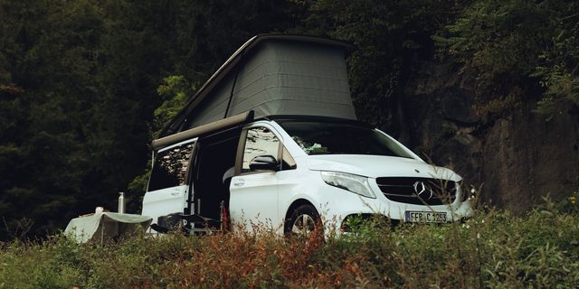 Ein Off Mercedes Benz Marco Polo Camper im Wald
