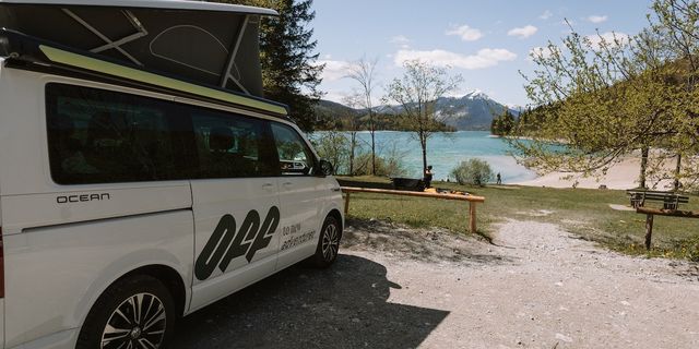 Walchensee Camping: Off Camper am Ufer des Walchensees in Bayern