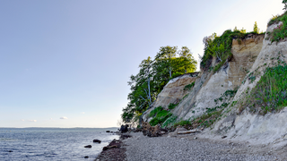 Kreidefelsen auf Rügen mit Meer