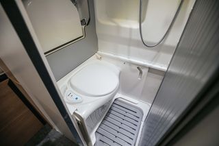 Nasszelle des Kastenwagen von Mooveo by CamperBoys - Toilette