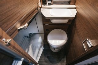 Tourer van wet room: sink and toilet