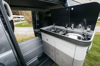Pössl Campstar: Fold-out outdoor kitchenette