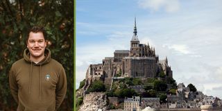 Andi (Gründer & CFO) und der Mont Saint-Michel.