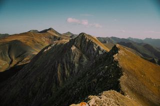 Eine Bergkette in den französischen Pyrenäen.